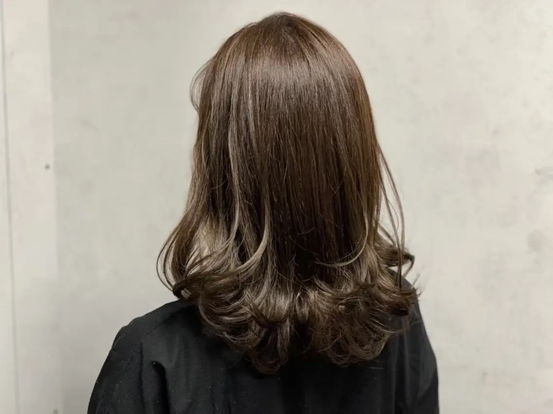 セミロング カラー 亀井 結夏🐾 池袋のヘアスタイル