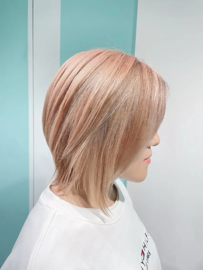 ショート ヘアカラー 原 千景のヘアスタイル