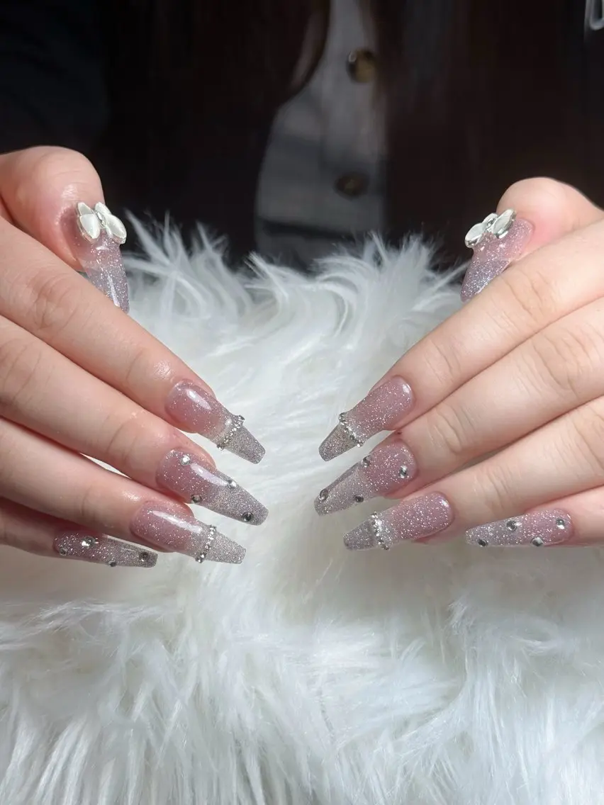 ネイル フレンチネイル ジェルネイル キラキラネイル 韓国ネイル マグネットネイル Julli NailStudioのネイルデザイン