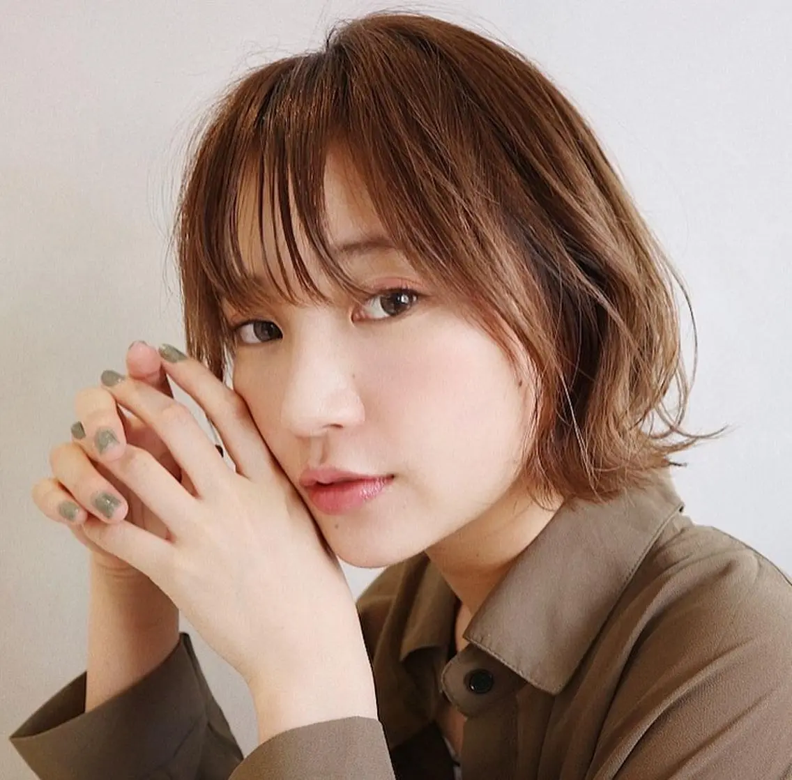 ミディアム 切りっぱなしボブ ショートボブ ミディアムパーマ ボブ 外ハネヘア 徳本 駿太のヘアスタイル