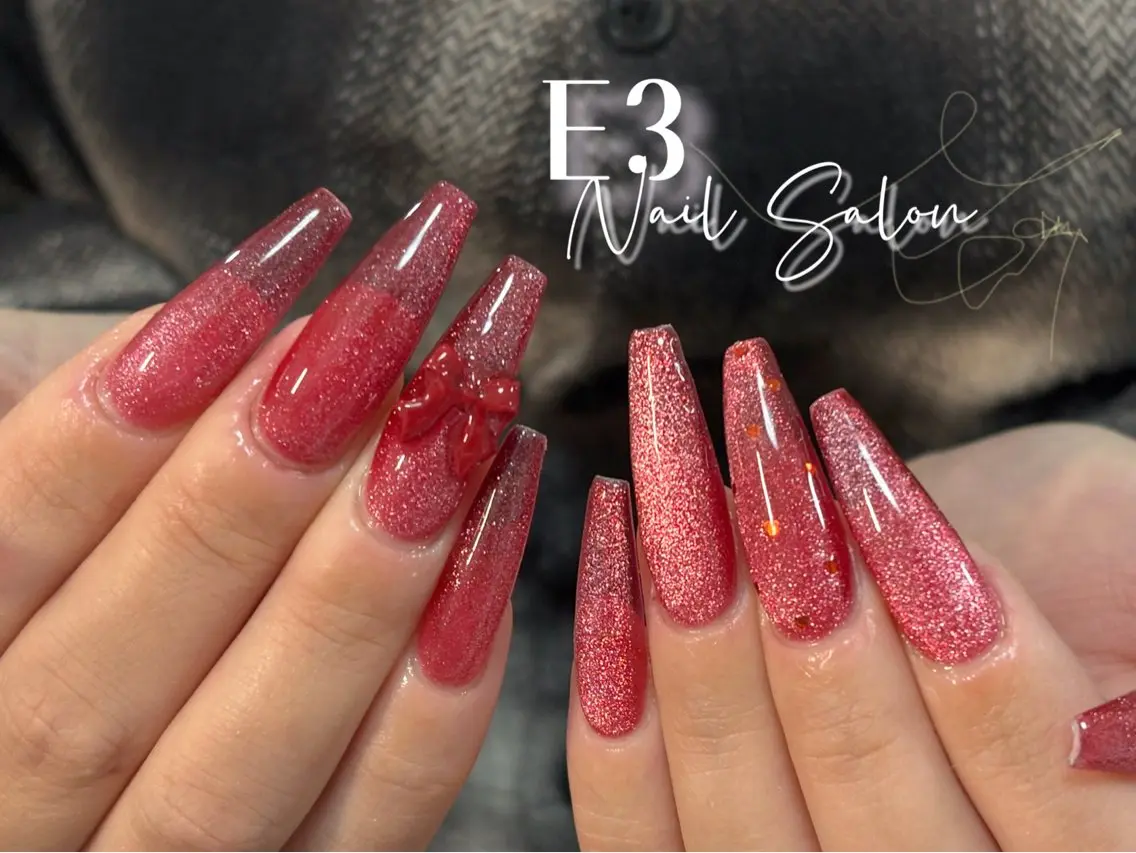 ネイル フレンチネイル ジェルネイル ガラスフレンチ グラデーション キラキラネイル ハンドネイル E3 Nail Salonのネイルデザイン