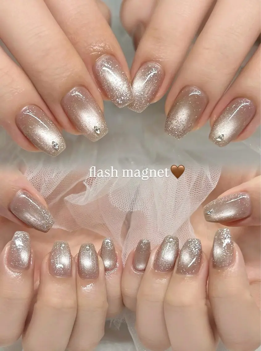 ネイル ジェルネイル ラメ(グリッター) ラメグラデーション マグネットネイル ワンカラーネイル 🎀チーク/ちゅるん 🫧chisa🎀のネイルデザイン