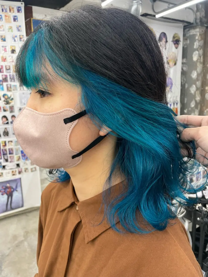 セミロング カラー インナーカラー インナーカラー 推し ブリーチ 髪質改善のヘアスタイル