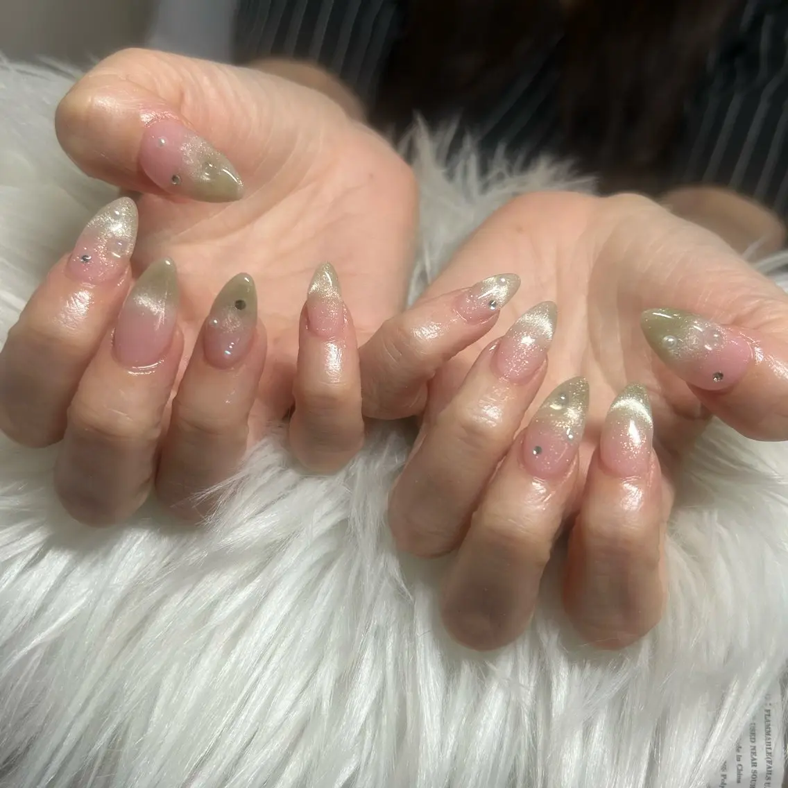 ネイル グラデーション キラキラネイル ハンドネイル y’sbeauty 本町店のネイルデザイン