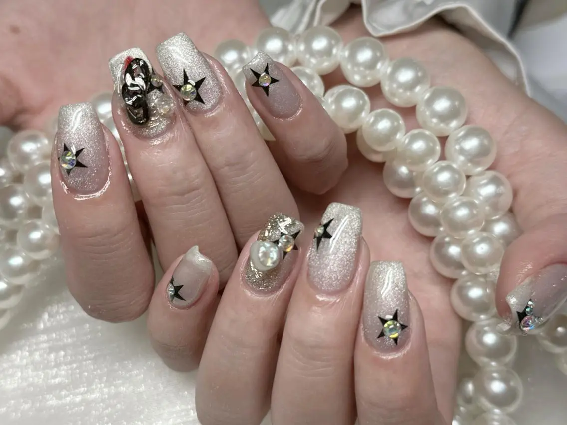 ネイル オーロラネイル 長さ出し フレンチネイル ガーリー キラキラネイル Lucky nail salonのネイルデザイン