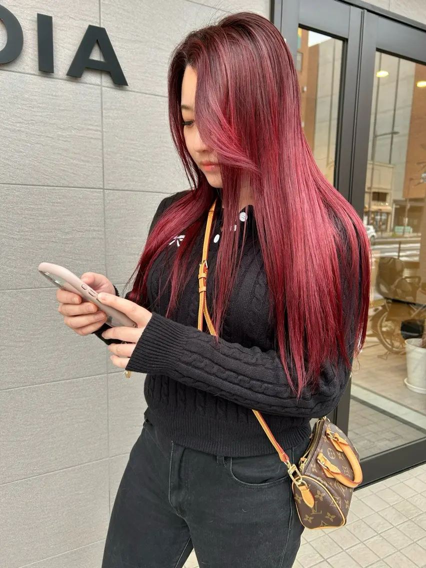 ロング カラー レッドカラー ロング カット ヘアカラー ナカジマ ナナのヘアスタイル