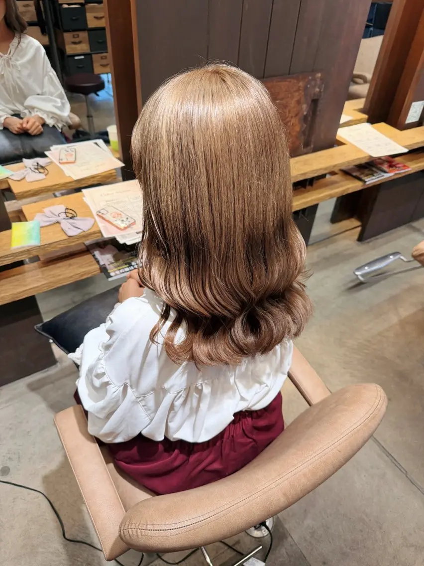 セミロング カット ヘアカラー トリートメント 美髪縮毛矯正/ 髪質改善/愛敬響のヘアスタイル