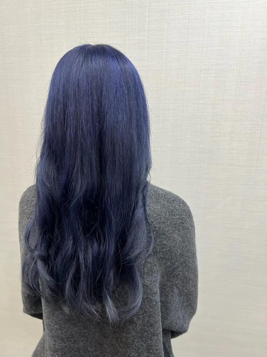 カラー ブルーカラー ヘアカラー 松井 咲樹のヘアスタイル