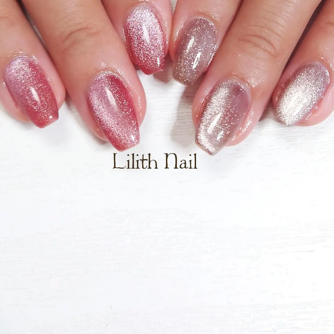 ネイル キラキラネイル ラメ(グリッター) マグネットネイル ワンカラーネイル 赤色 ハンドネイル Lilith Nailのネイルデザイン