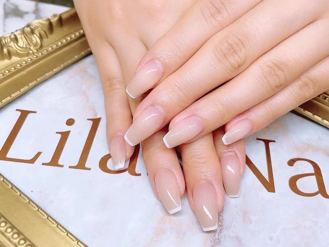 ネイル 入学式 フレンチネイル ジェルネイル グラデーション ハードジェル Lilas Nailのネイルデザイン