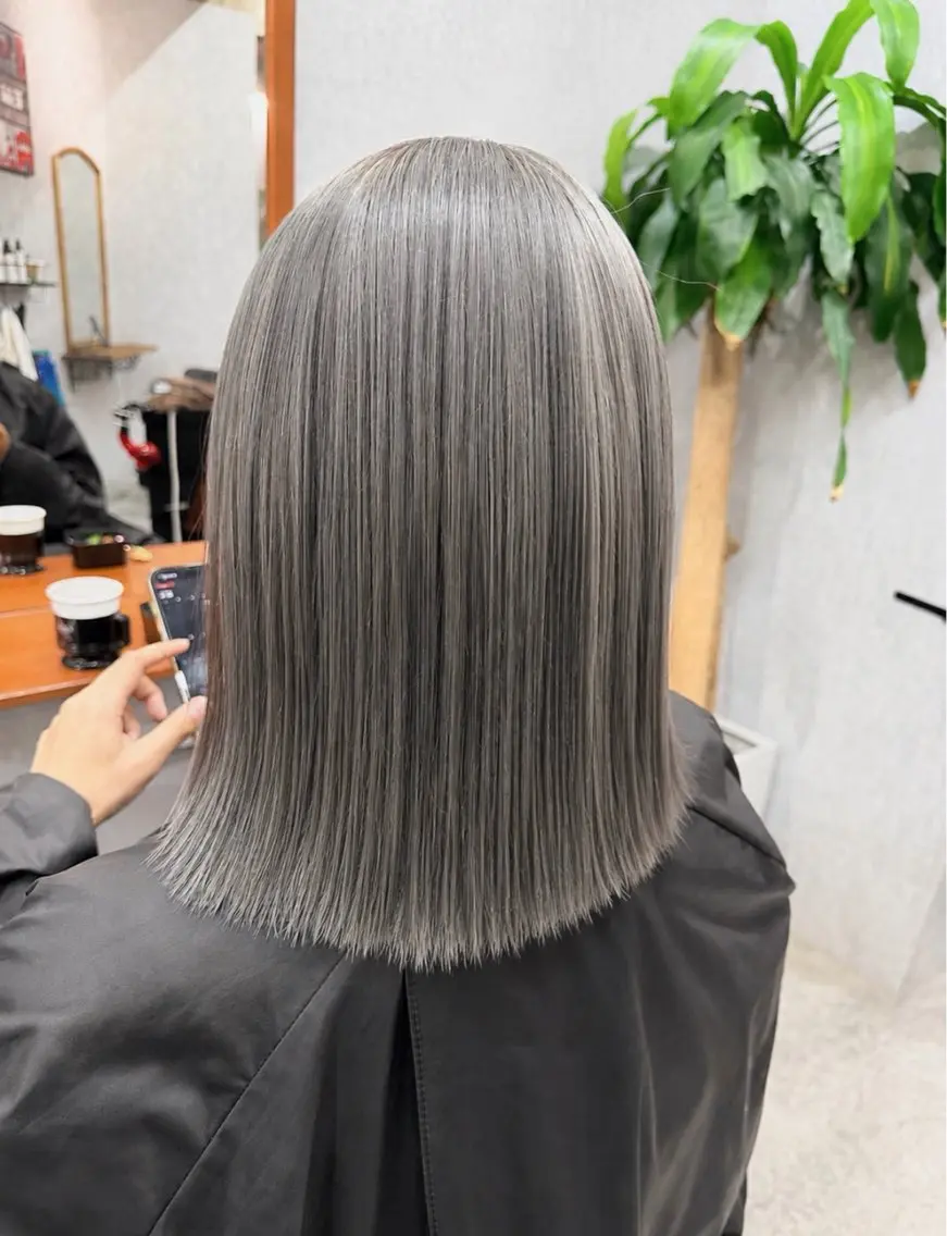 ロング カラー シルバー カット ヘアカラー C'LD Hair トモヤのヘアスタイル
