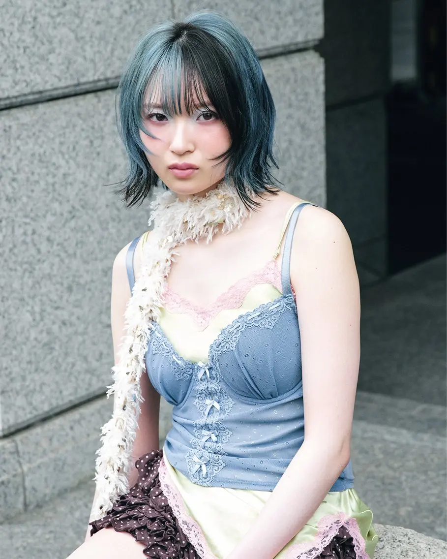 ミディアム 顔周りカット レイヤーカット 西田 朋華のヘアスタイル