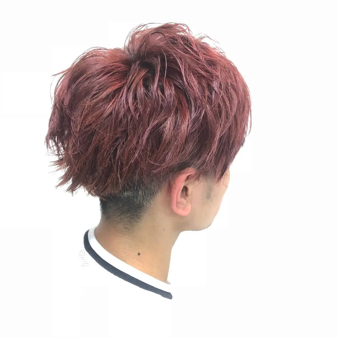 ショート カラー メンズ メンズブリーチ 刈り上げ ブリーチ ボルドーカラー レッドカラー 【骨格診断カット】 .のヘアスタイル
