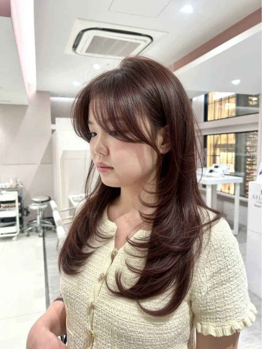 セミロング 顔まわりレイヤー 顔周りカット 韓国風ヘア レイヤーカット 小顔カット カット ヘアカラー トリートメント 赤み消し透明感カラー 似合わせ前髪柴田礼空のヘアスタイル
