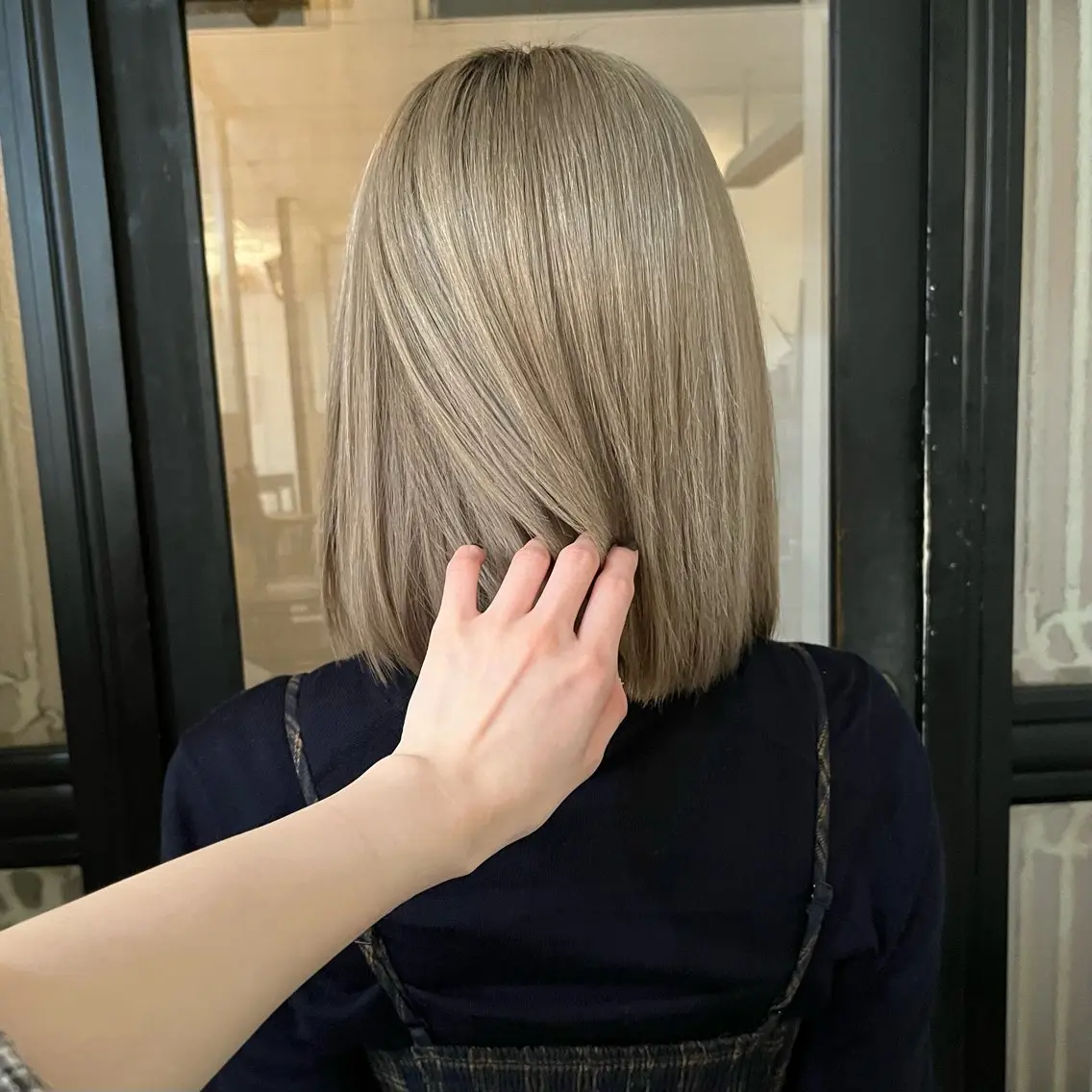 ショート カラー ベージュカラー ブリーチ グレージュ ホワイトベージュ レイヤー/ベージュ mikuのヘアスタイル