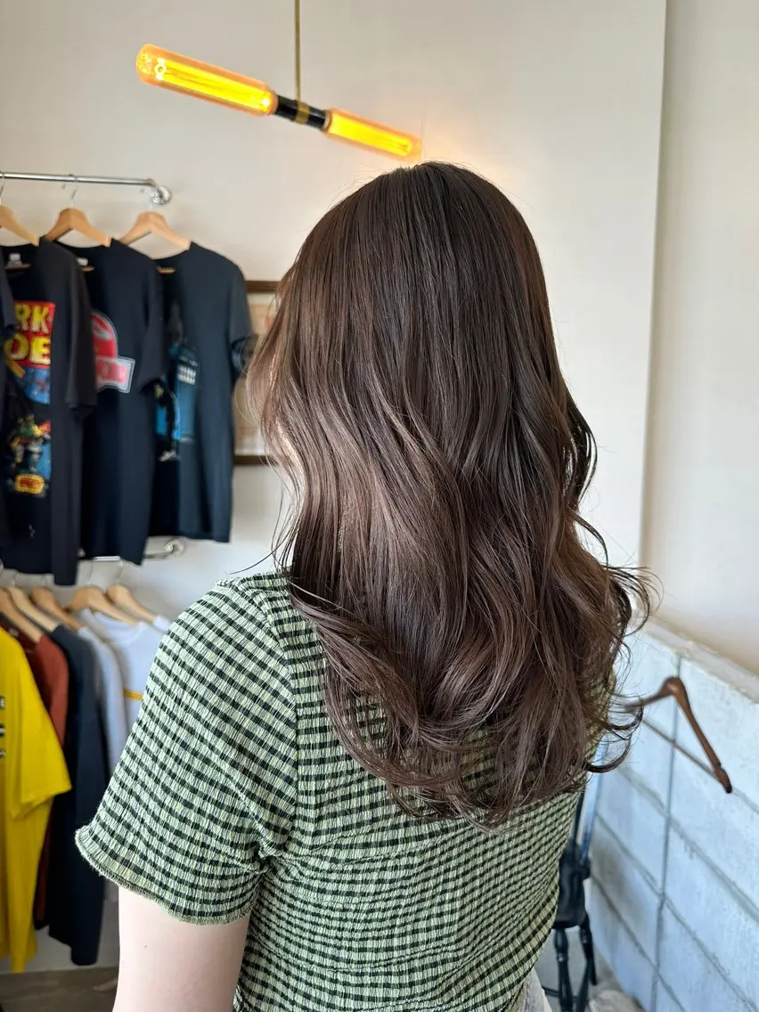 ロング カラー 岩村 夏姫のヘアスタイル