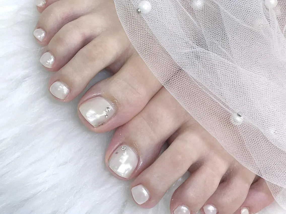 ネイル ナナ1級ネイリスト✨ PEEKABOOのネイルデザイン