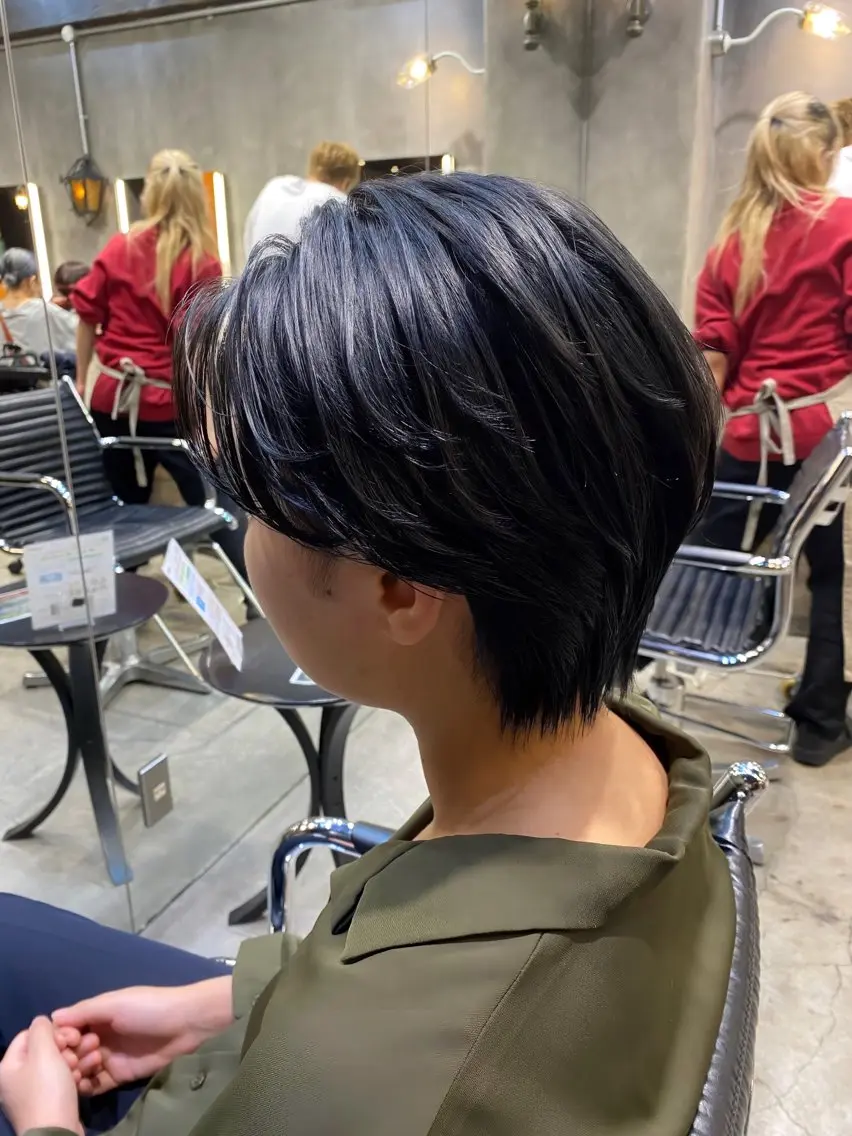 ショート カラー ハンサムショート 黒髪 ブルーカラー ブルーブラック ショートヘア カット ヘアカラー トリートメント 透明感カラー🌿 グレージュ🐺陽介のヘアスタイル