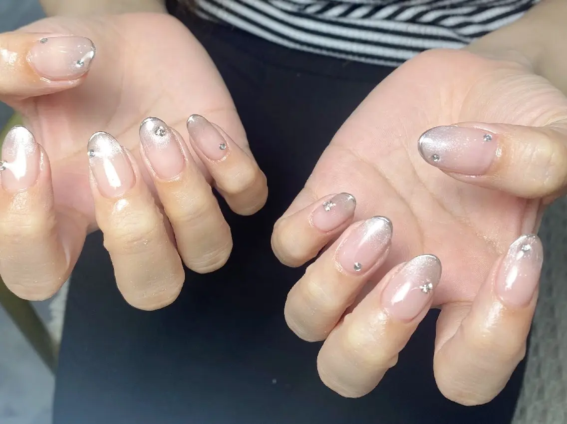 ネイル チークネイル フレンチネイル ジェルネイル ガーリー キラキラネイル ハンドネイル UM Nail Salonのネイルデザイン