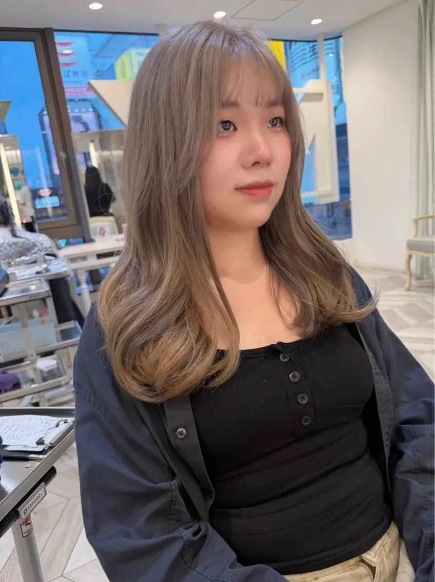 ロング カラー ベージュカラー ブリーチ 透明感カラー ハイトーンカラー ホワイトベージュ カット ヘアカラー 小顔レイヤー/ ベージュ🤍Rieのヘアスタイル