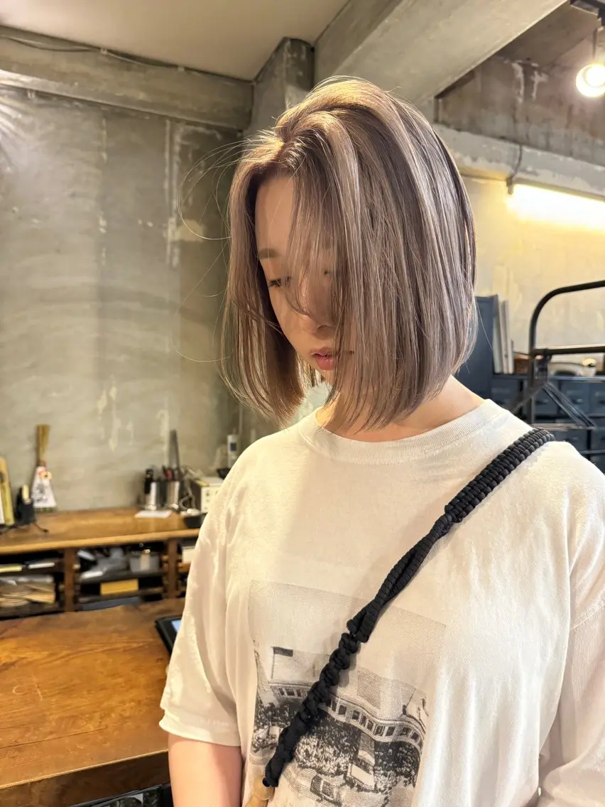 ショート カラー ベージュカラー ホワイトベージュ カット ヘアカラー kawai Asukaのヘアスタイル