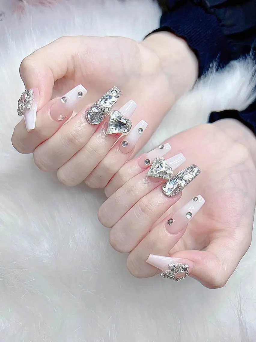 ネイル ガーリー キラキラネイル 韓国ネイル ロングネイル シンプルネイル ハンドネイル Genie Mika Nailsのネイルデザイン