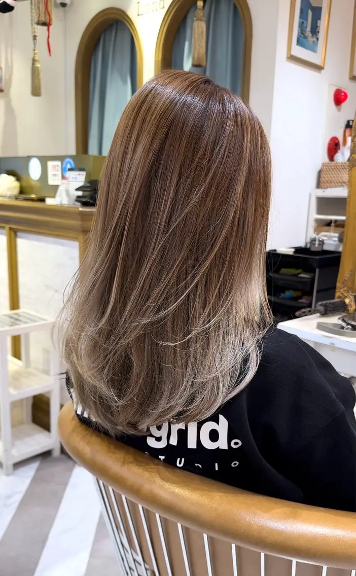 ミディアム カラー カット ヘアカラー トリートメント レイヤーカット /透明感カラー西田のヘアスタイル