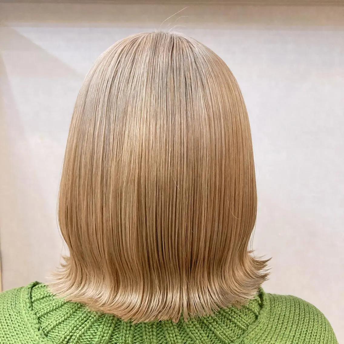 ミディアム カット ヘアカラー KAJI MANAMIのヘアスタイル