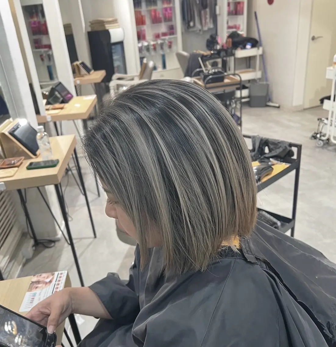 ショート カラー バレイヤージュ シルバー レイヤーカット 指名数No.1 /NAOYAのヘアスタイル