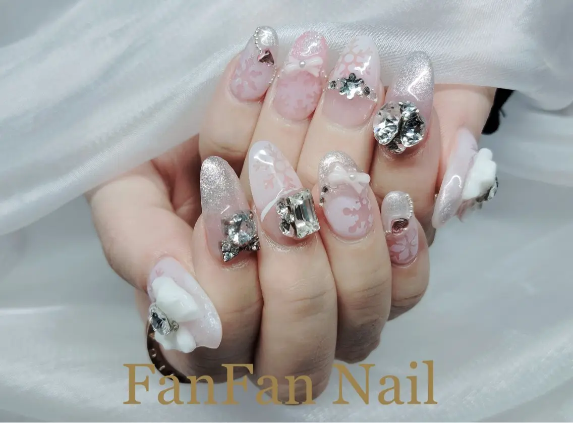 ネイル アートネイル オーロラネイル ガーリー キラキラネイル 韓国ネイル Mio NailsalonUのネイルデザイン