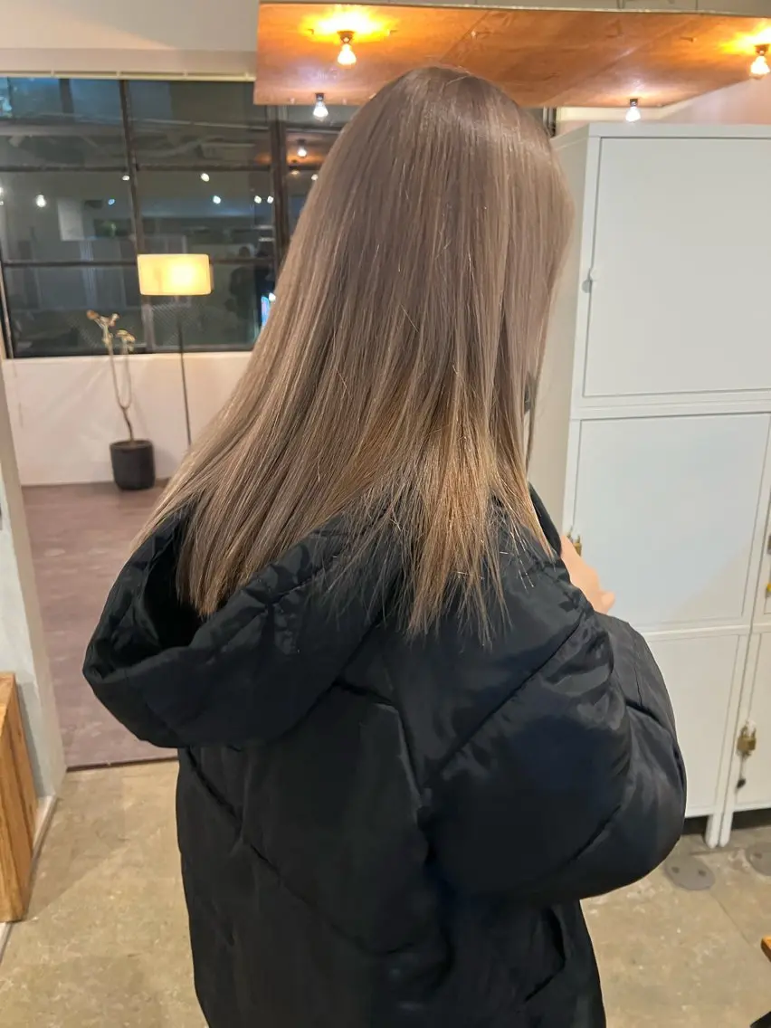 ミディアム カラー ブリーチ 透明感カラー グレージュ すみか / カットモデル募集のヘアスタイル