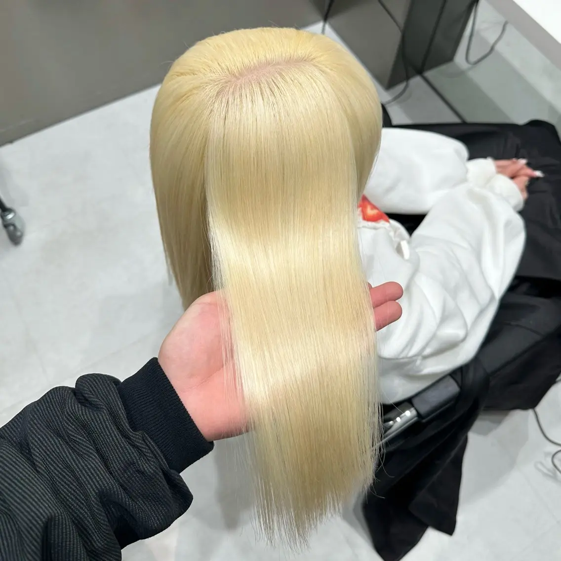 セミロング カラー ヘアカラー 💫艶ハイトーン×髪 質改善💫リュウトのヘアスタイル