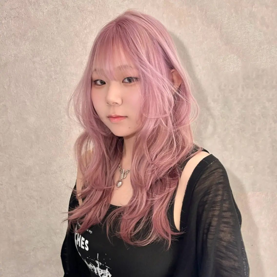 ロング ヘアカラー YUI/ ハイトーン デザインカラーのヘアスタイル