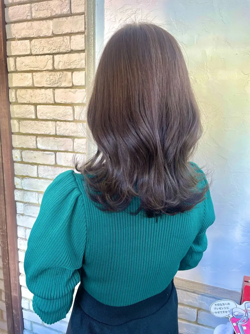 セミロング 色落ちまで可愛い🩷 透明感🩵安江理緒のヘアスタイル