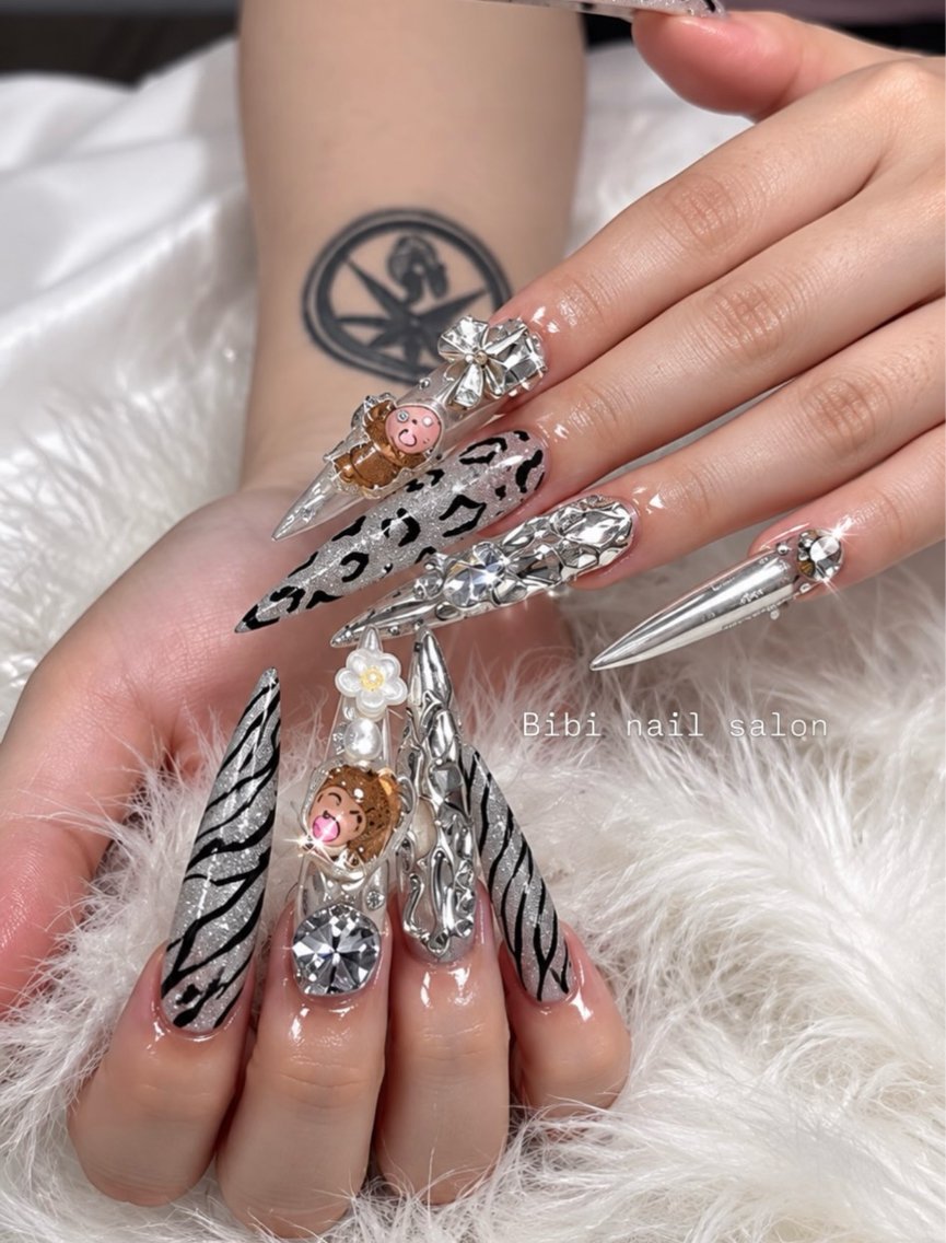 セミロング ハンドネイル Bibi nail Osakaのネイルデザイン