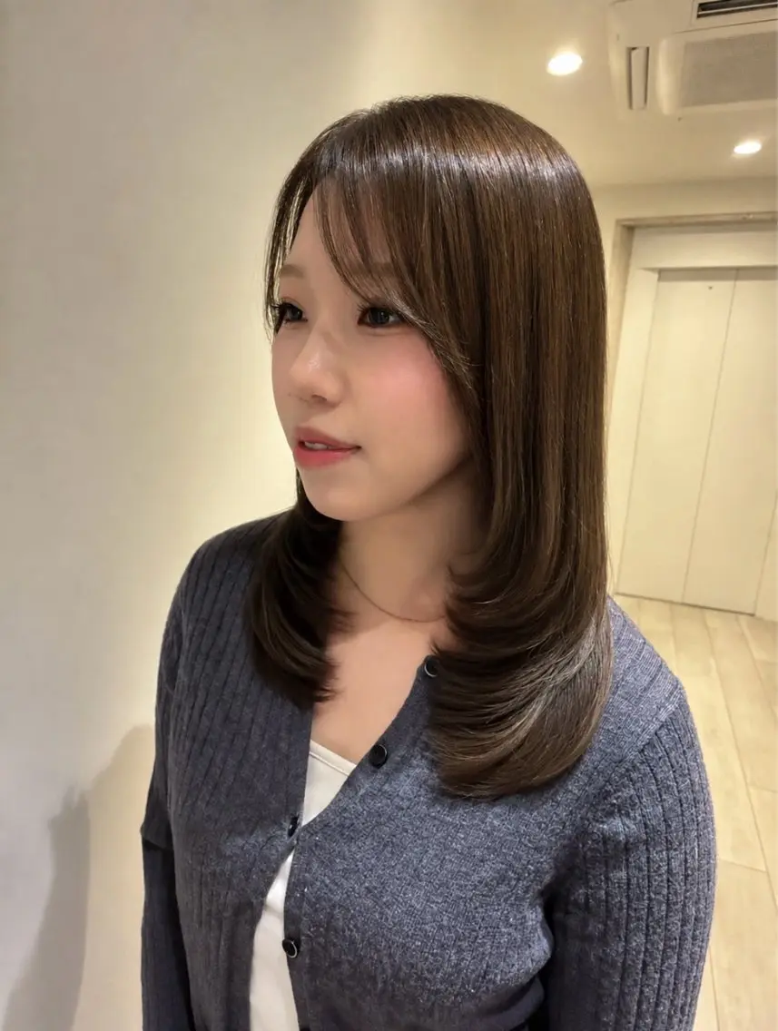 ミディアム レイヤーカット 広瀬 帆々乃のヘアスタイル