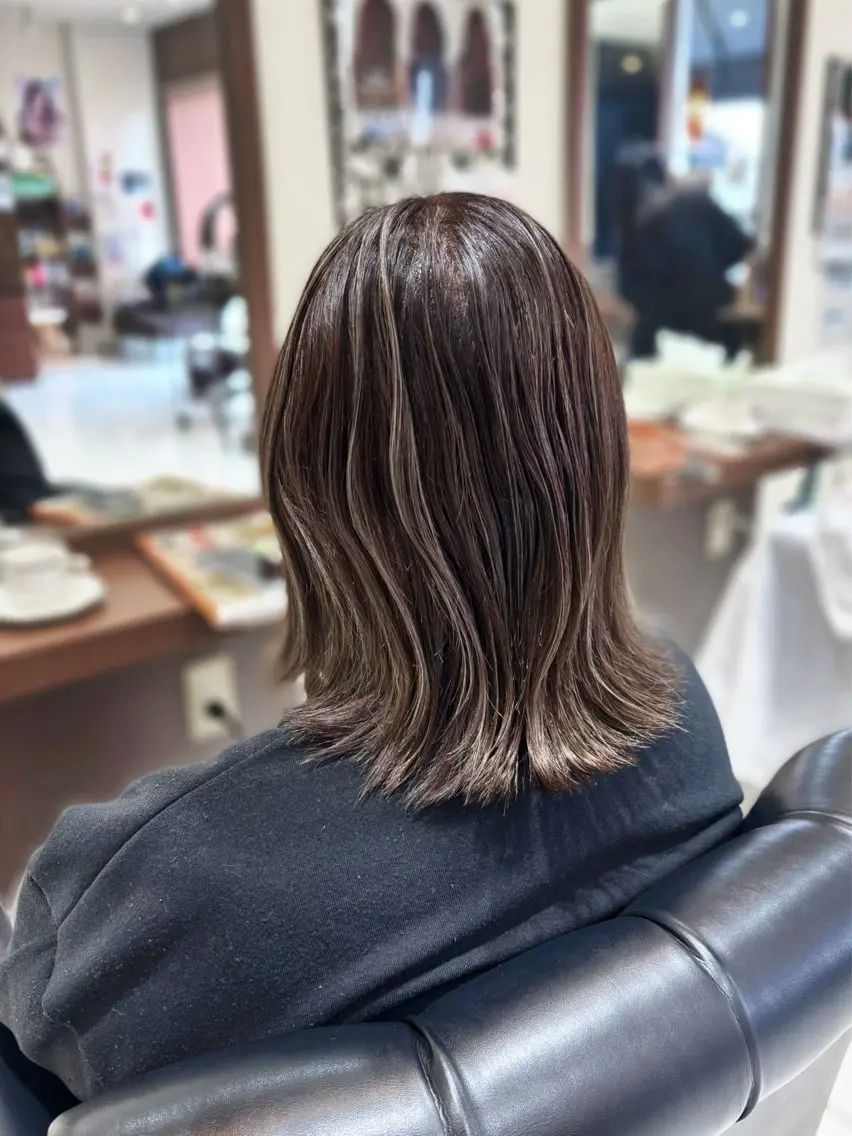 ミディアム カラー デザインカラー ハイライトカラー ハイライト ヘアカラー 小野 友暉のヘアスタイル