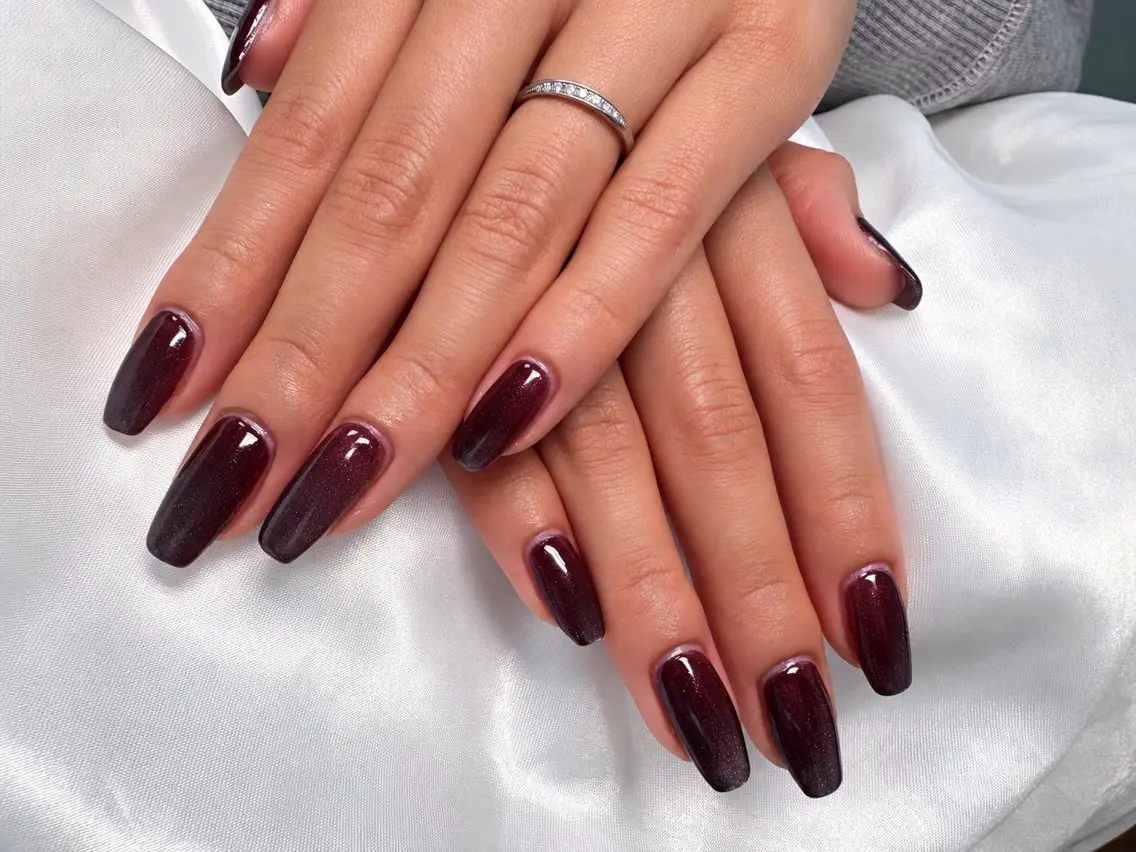 ネイル ボルドー ロングネイル マグネットネイル VI NAILのネイルデザイン