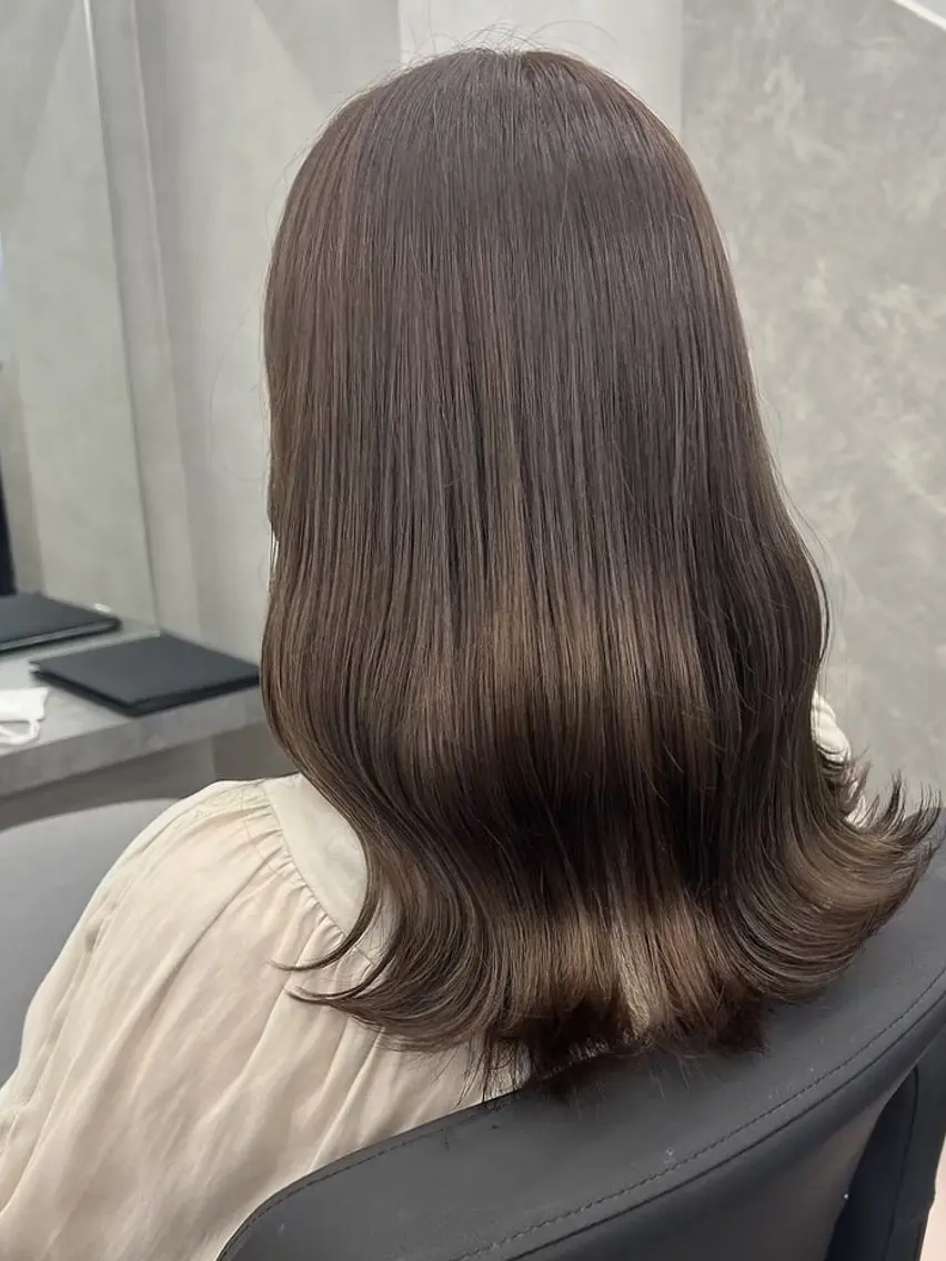 カラー 江坂 misaki のヘアスタイル