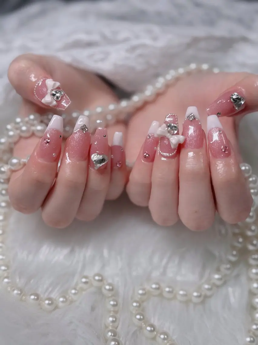 ネイル オーロラネイル フレンチネイル ジェルネイル ハロウィン キラキラネイル ハンドネイル H.baby Nail Salonのネイルデザイン