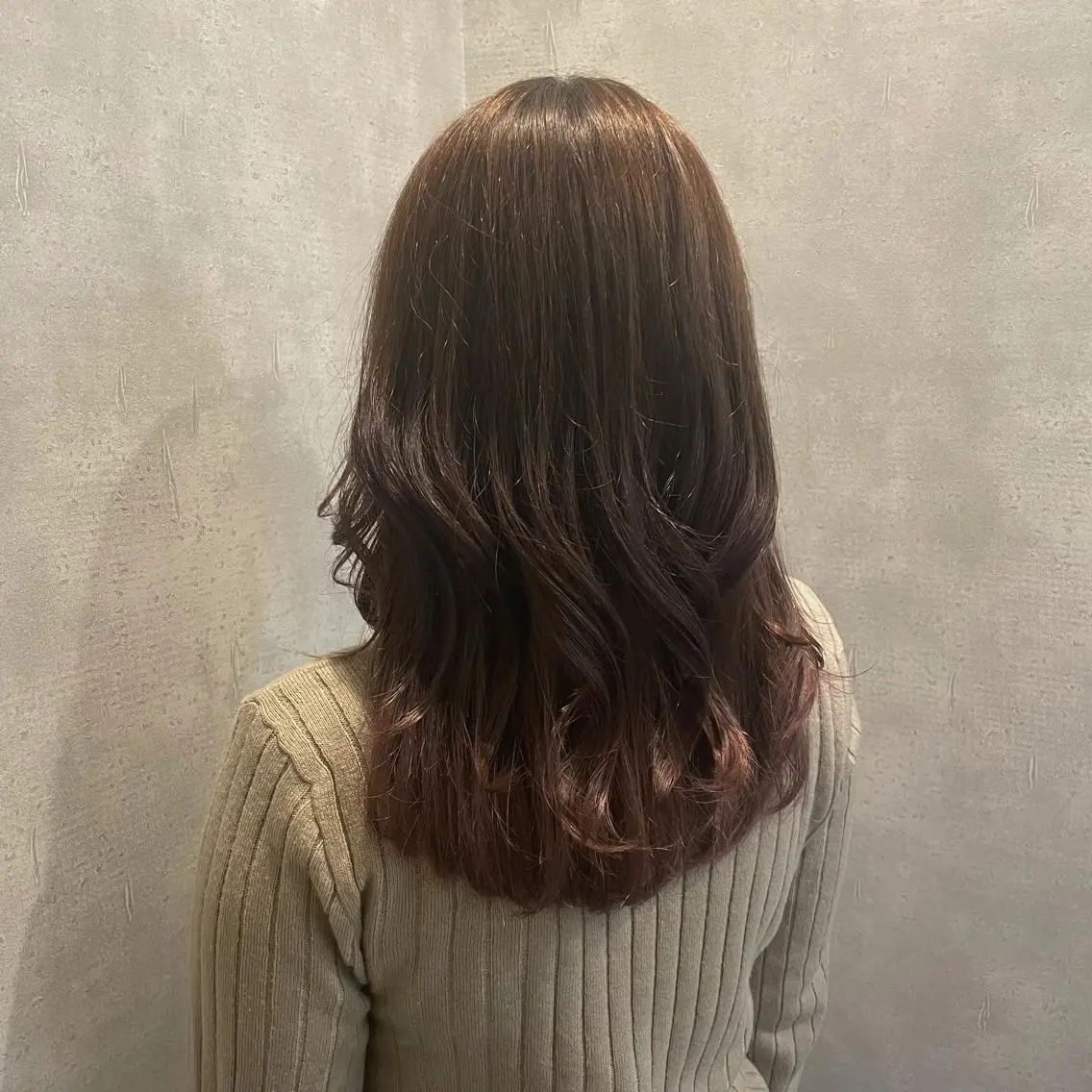 セミロング シマ クルミのヘアスタイル