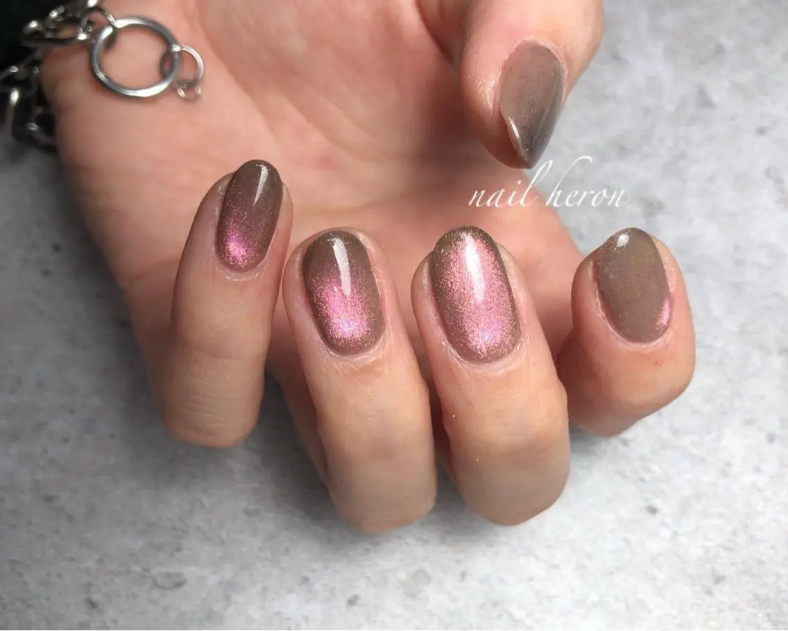 ネイル ブラウン マグネットネイル ピンク ハンドネイル saki_ nail heronのネイルデザイン
