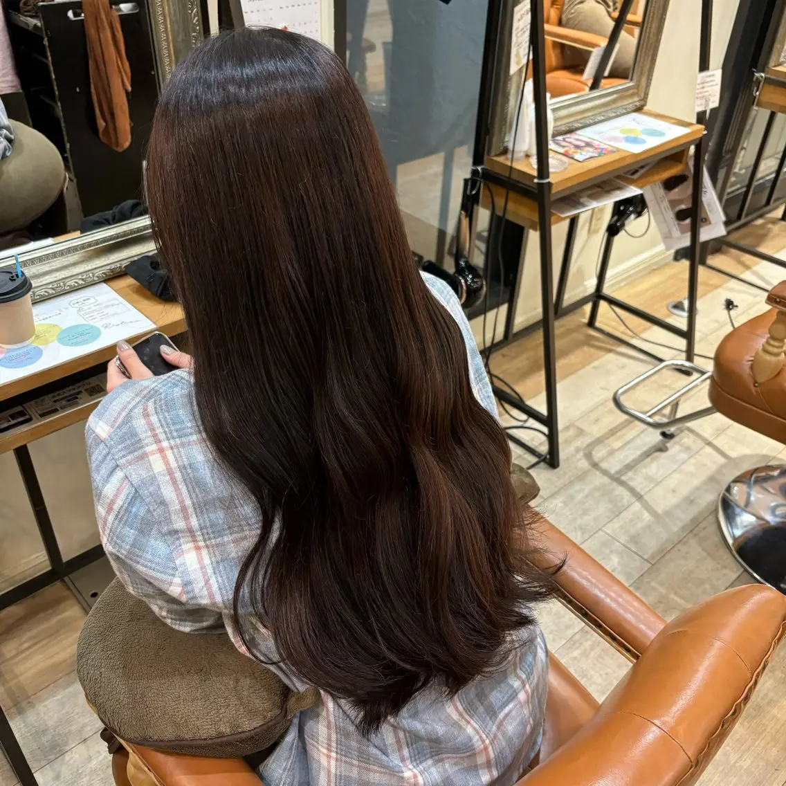カラー ヘアカラー トリートメント しおり🍬 KOKORO🤍のヘアスタイル