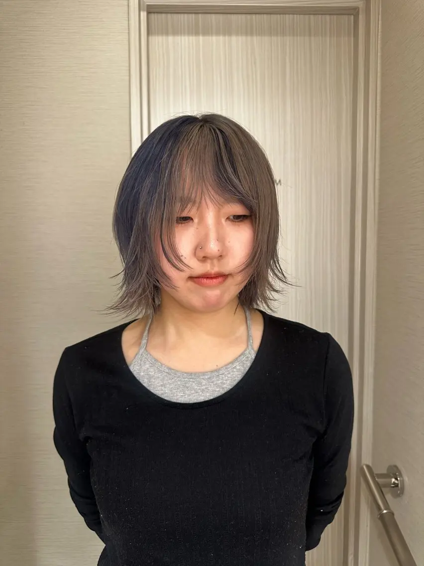 セミロング カラー ヘアアレンジ タイトボブ個性派カラ ーAKANEのヘアスタイル