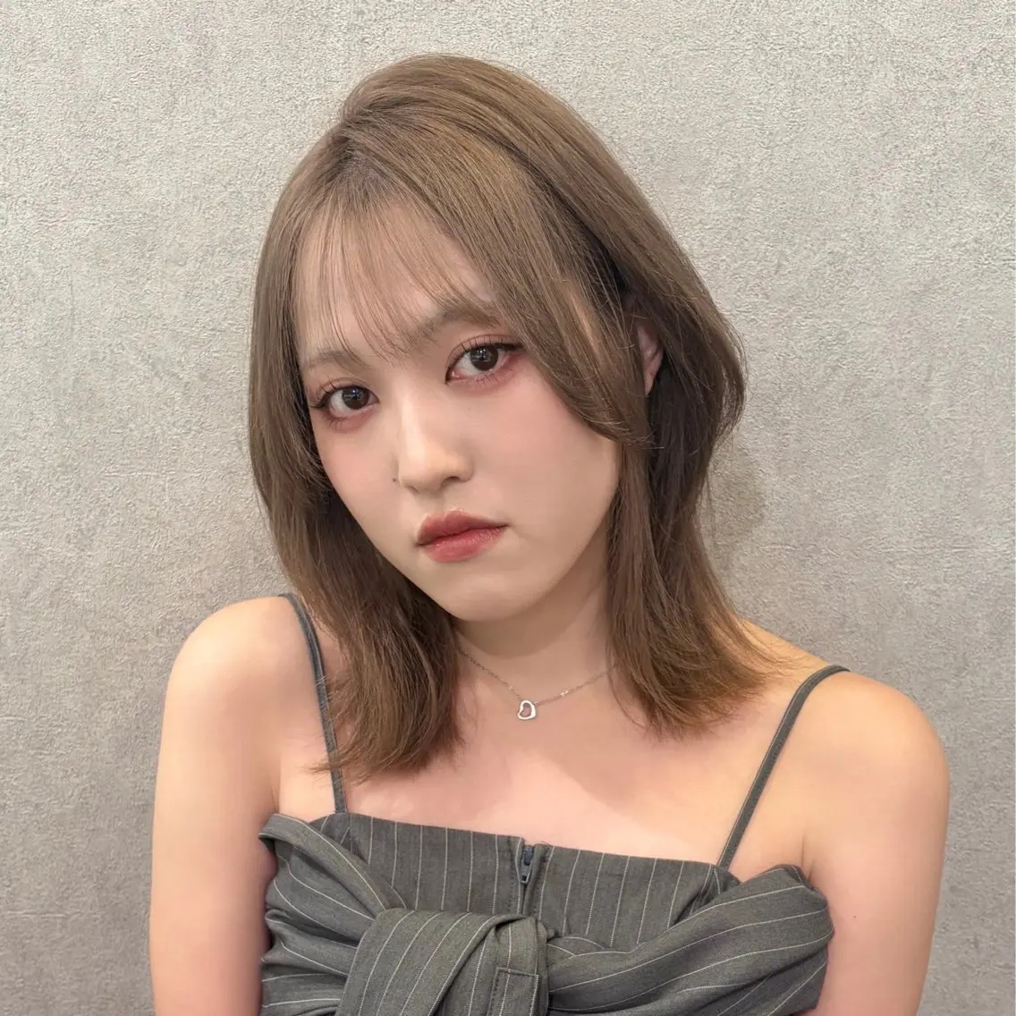 ミディアム カラー ブリーチ ダブルカラー 🧸ベージュ/レイヤ ー/韓国風🍪萌のヘアスタイル