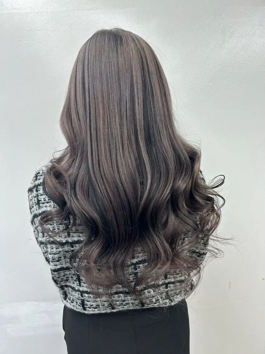 ロング カラー シールエクステ バレイヤージュ ブリーチ ハイライトカラー ハイトーンカラー カット ヘアカラー トリートメント エクステ ヘアセット レイヤー/エクステ alpha下妻のヘアスタイル