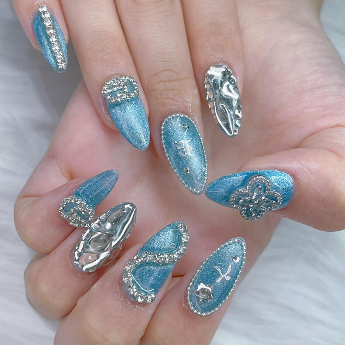 ネイル アートネイル 長さ出し ネイルチップ Queens テイのネイルデザイン