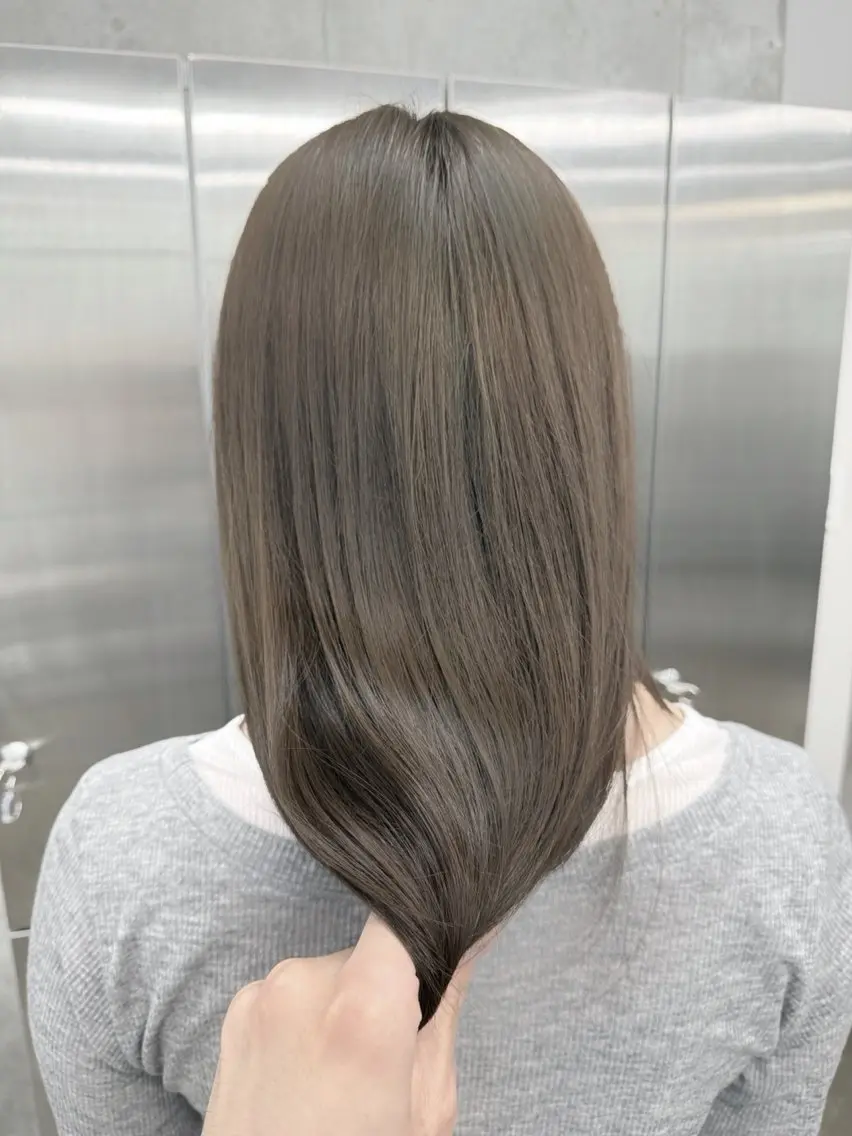 セミロング カラー グレージュ オリーブグレージュ オリーブグレー カット ヘアカラー トリートメント 高橋大樹/グレー ジュ/ブリーチなしのヘアスタイル