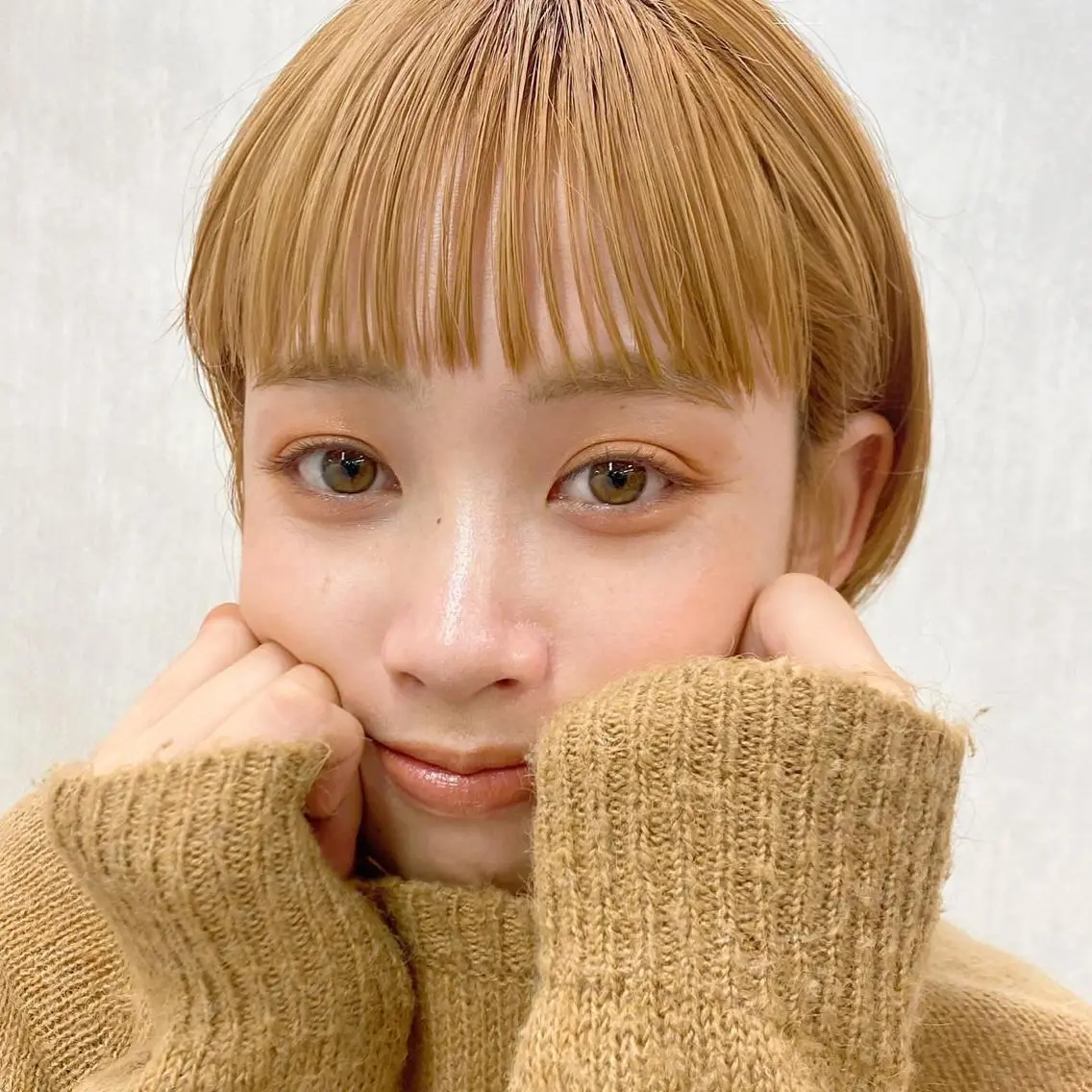 ショート カラー ベージュカラー ブリーチ ハイトーンカラー ハイトーンベージュ GARDEN今野佑哉 似合わせカット銀座のヘアスタイル