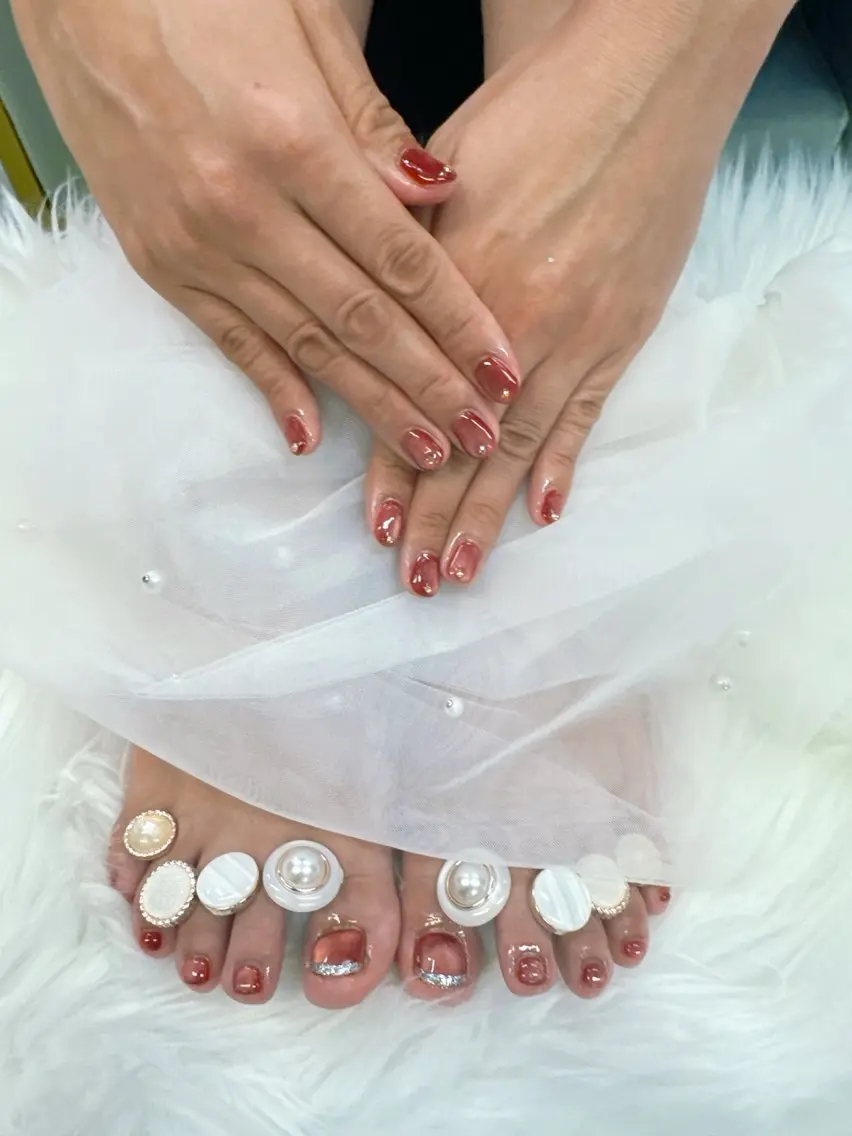 ネイル フットネイル フレンチネイル ジェルネイル ガラスフレンチ グラデーション Queeens nailのネイルデザイン